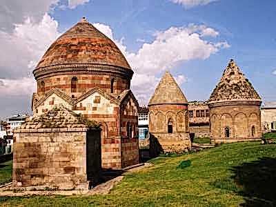 Üç Kümbetler
